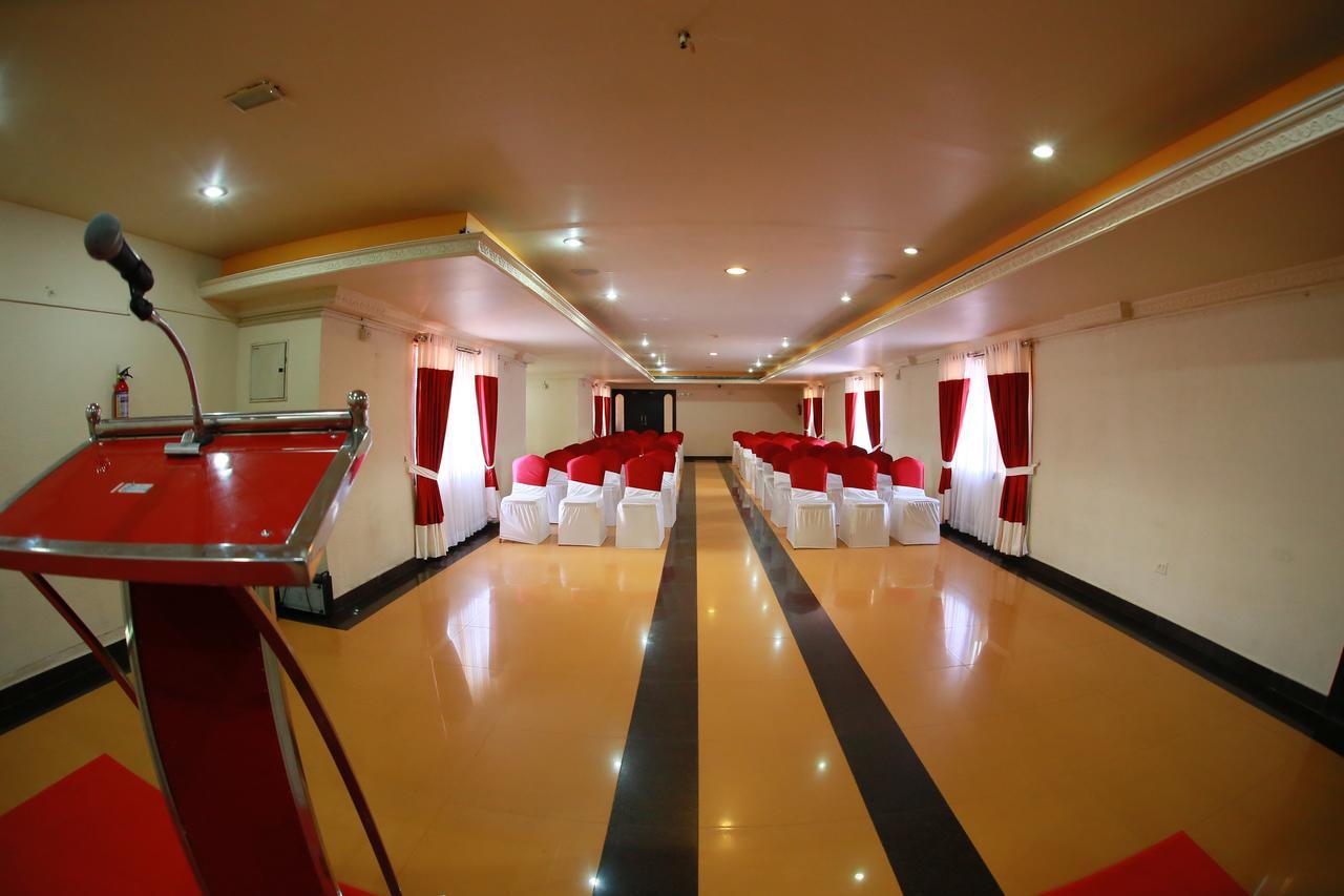 Capital O 46475 Gd International Redfort Hotel Nilambūr Exterior foto