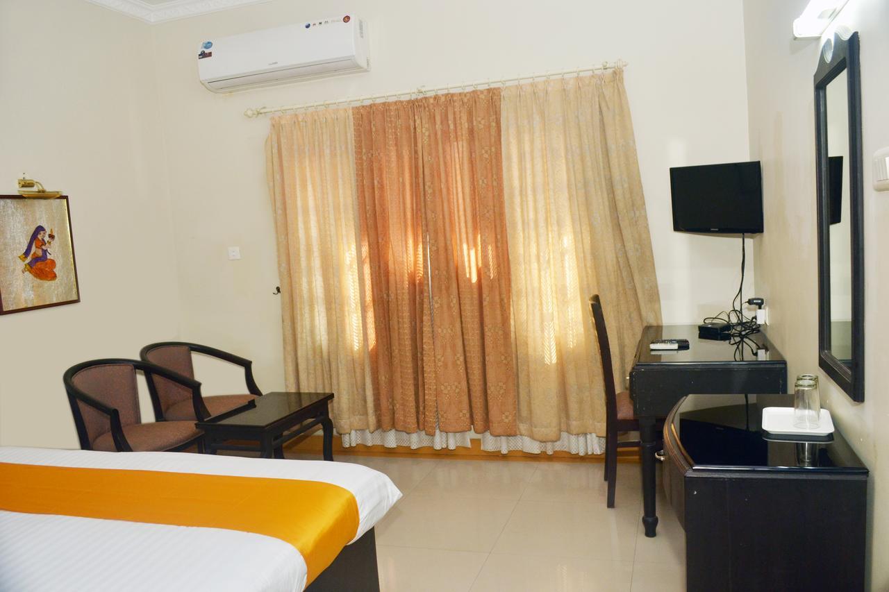 Capital O 46475 Gd International Redfort Hotel Nilambūr Exterior foto